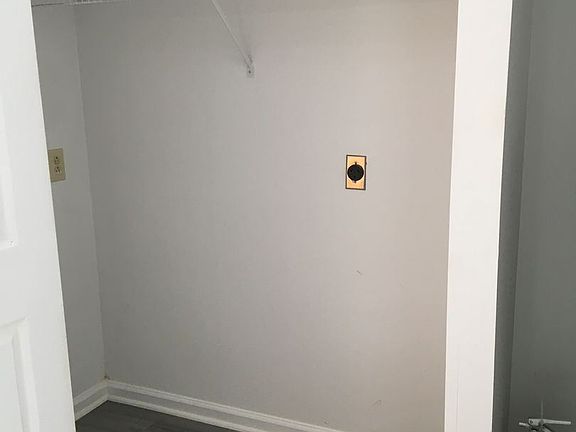 5th image of 818 Flyer Ct