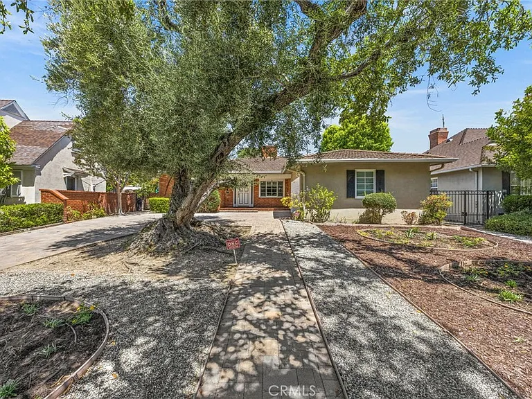 2465 Sherwood Rd — Photo 38