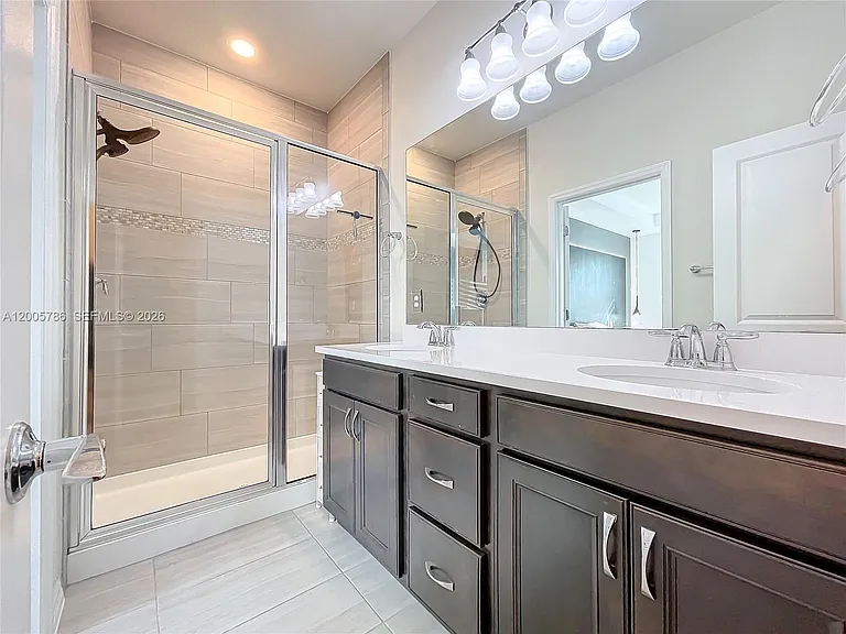 5040 Eucalyptus Dr #2 — Photo 32