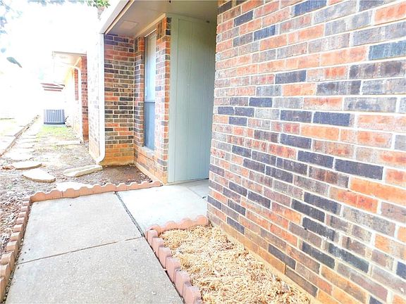 3rd image of 707 Red Oak Dr