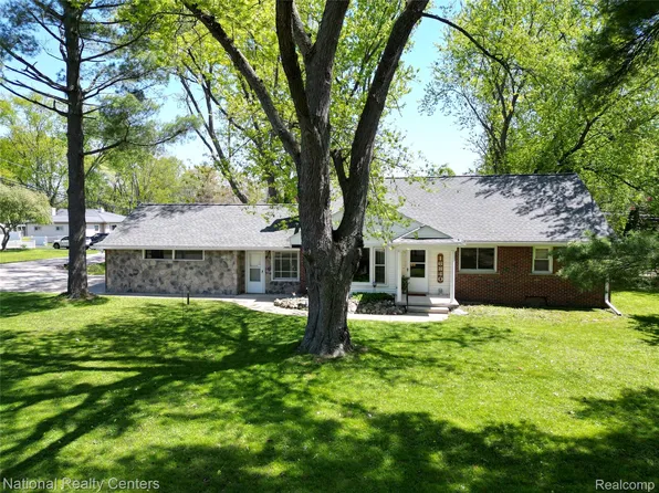 16840 Harrison St, Livonia, MI 48154