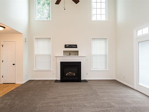 5th image of 1204 Fieldstone Dr