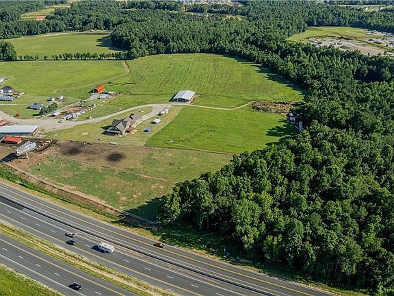 3rd image of 1921 Strickland Rd