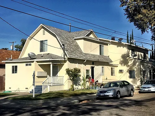403 N School St Photo 1