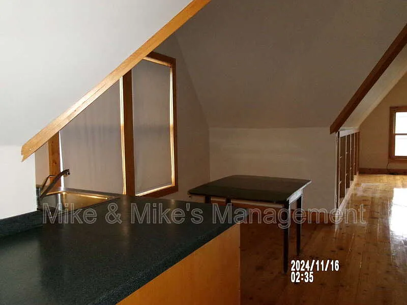 Studio, 1.0 bath, $1,050 — Photo 4