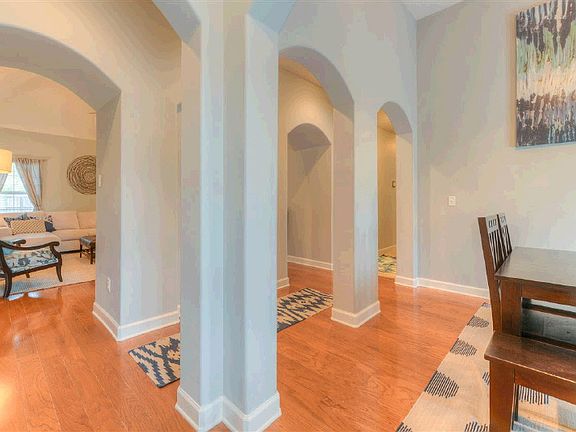 4th image of 10156 Bloomsbury Ave
