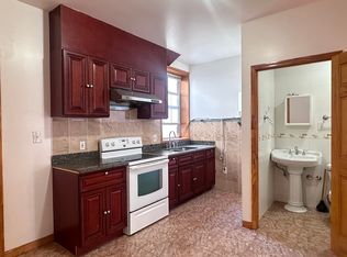1123 Green St #2A, Philadelphia, PA 19123