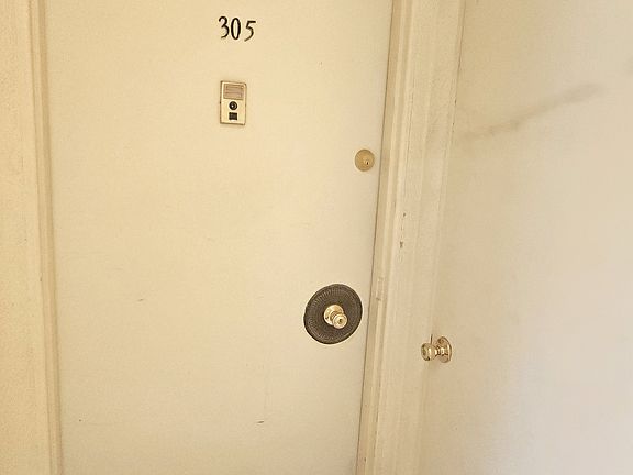 3rd image of 1902 Glendon Ave #305