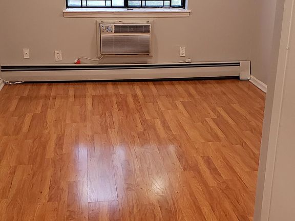 4th image of 2 Elmwood Park Dr APT 310