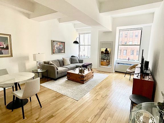 3rd image of 99 John St APT 1124