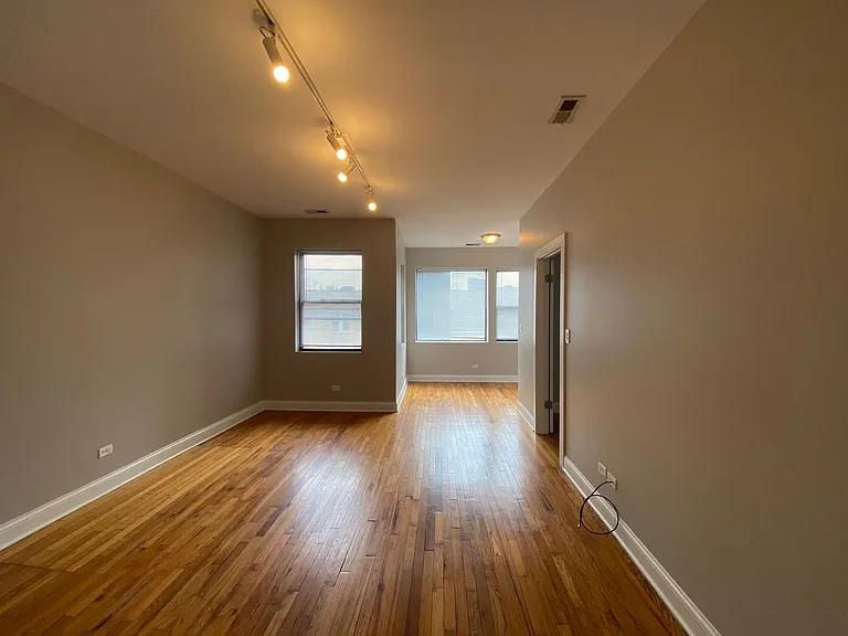 5001 N Sawyer Ave — Photo 3