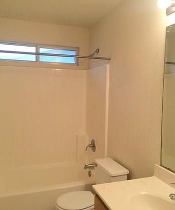 4th image of 1407 Pearsall Ln