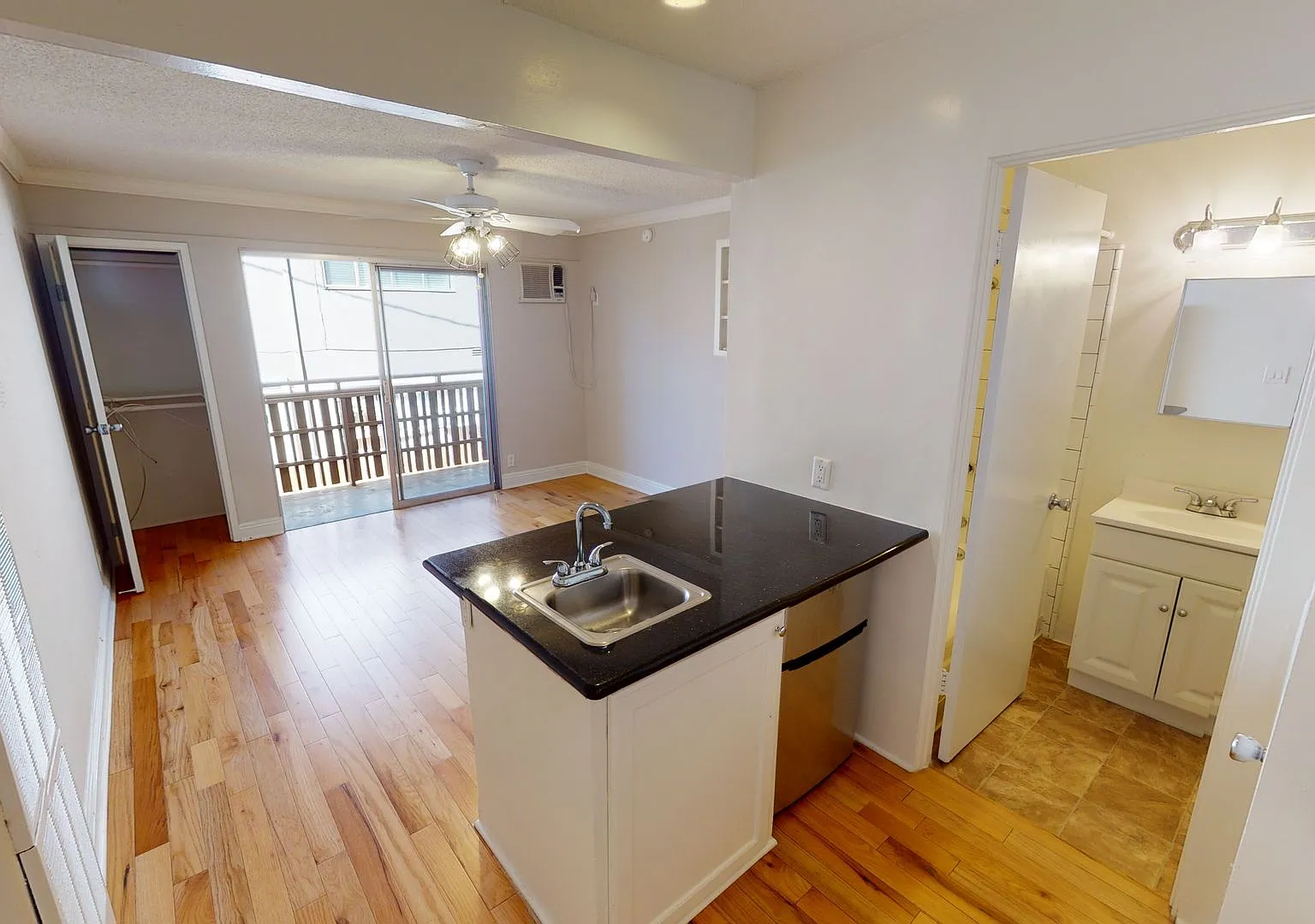 Chii Sai Apts...Gorgeous Apartment...Prime Westside Location...CALL NOW! — Photo 4