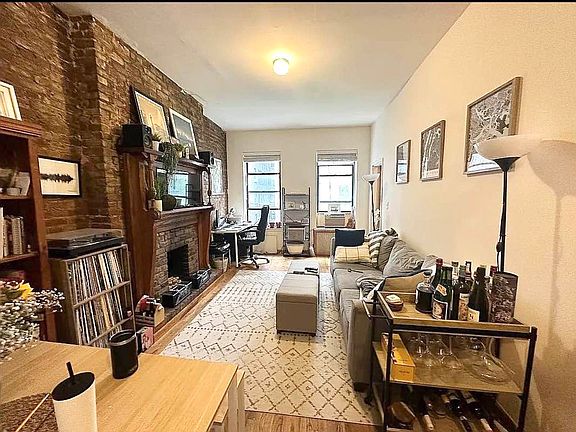 2nd image of 142 W 80th St APT 4B