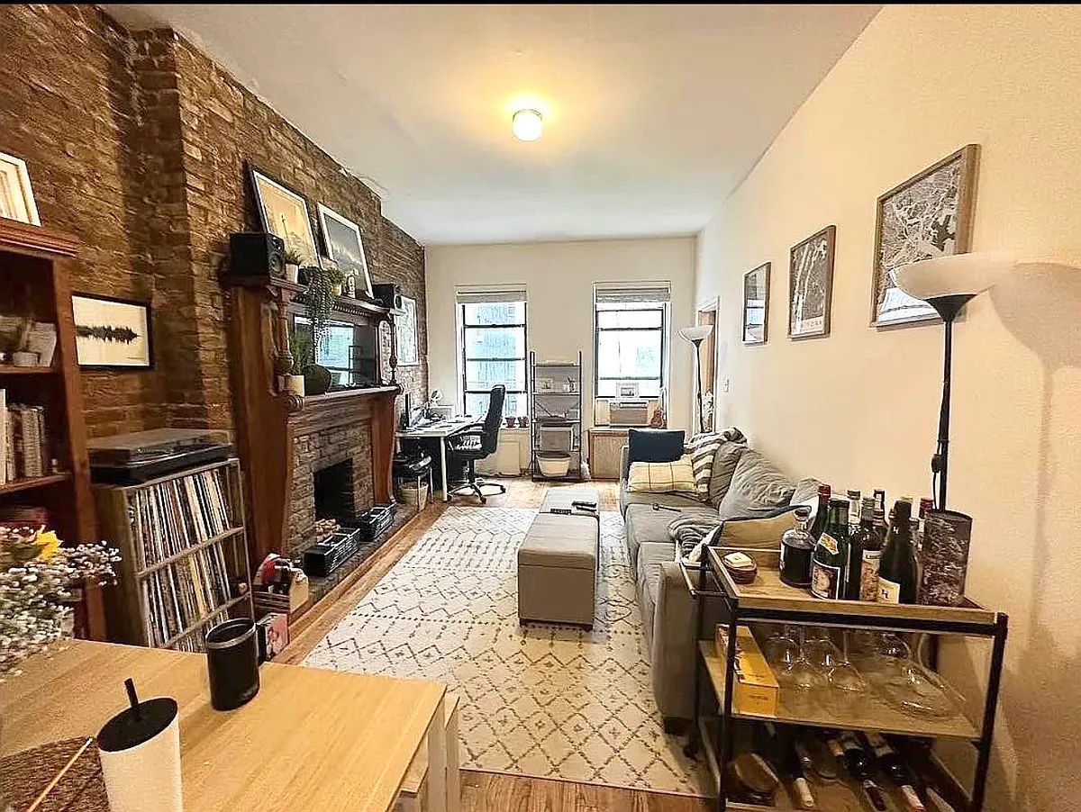 Building Photo - 142 W 80th St #4B