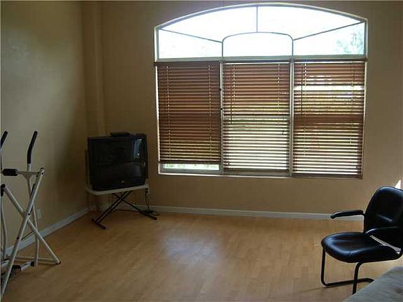 3rd image of 18647 Orange Grove Blvd