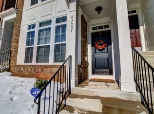 43507 Town Gate Sq, Chantilly, VA 20152