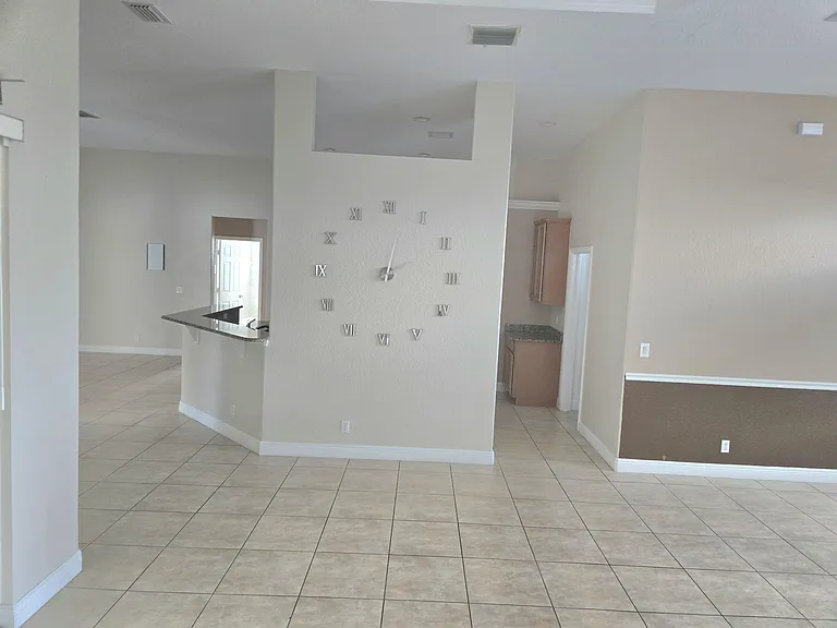 2472 SW Valnera St — Photo 13
