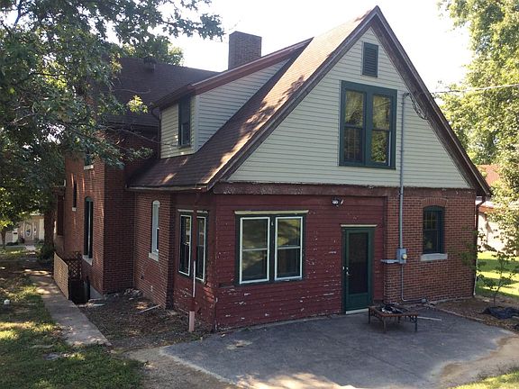 2nd image of 209 N Van Buren St