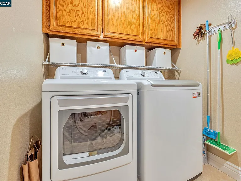 668 Sun Tree Ct — Photo 55