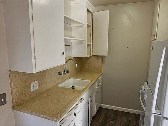 5th image of 121 N 8th St #3