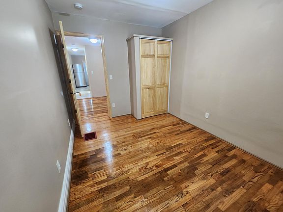 3rd image of 114 N Summit St APT 2