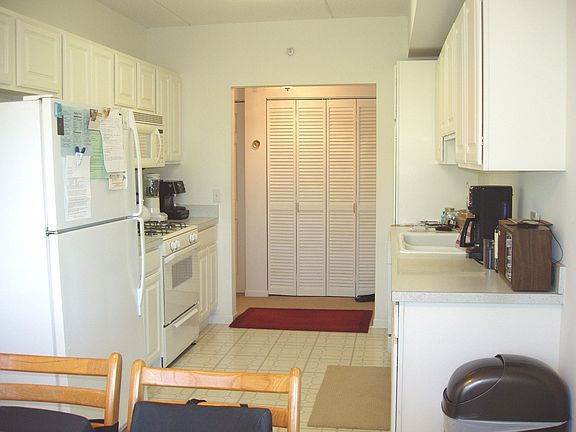 fully equipped eat in kitchen