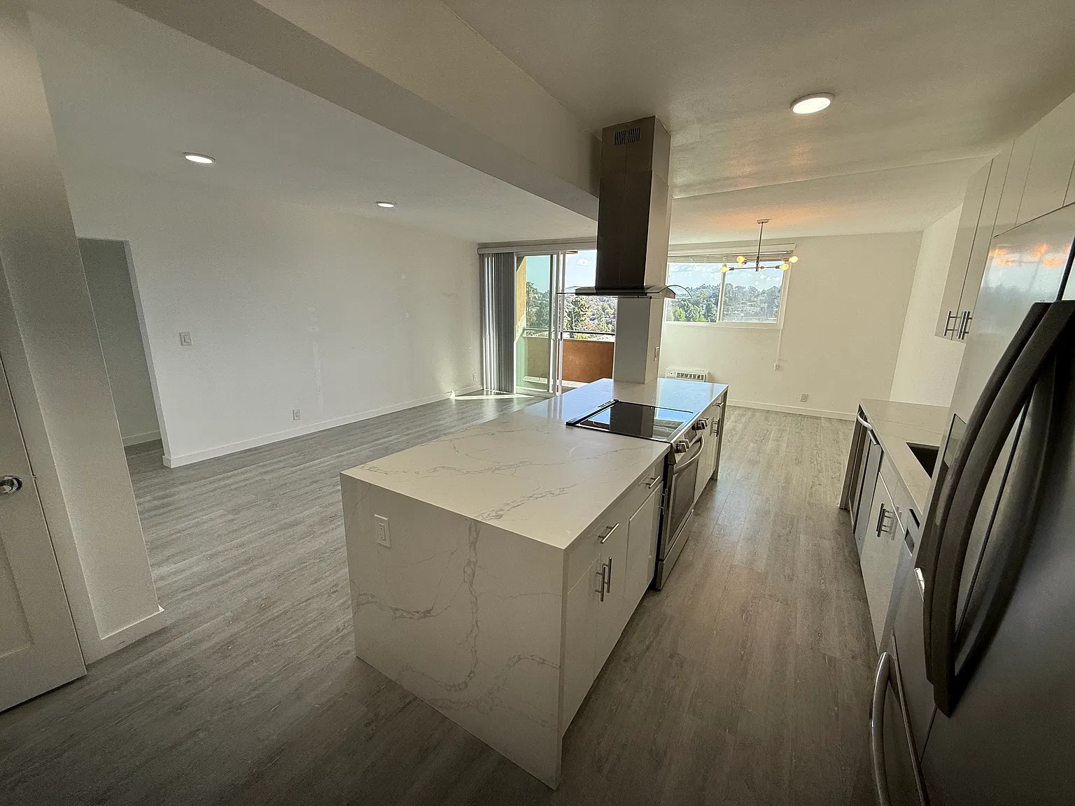 3461 Waverly Dr — Photo 3