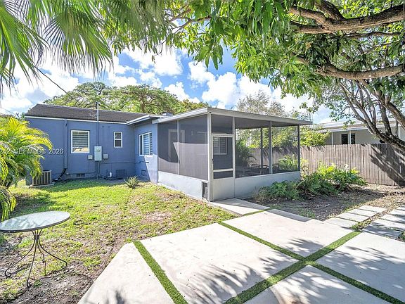5th image of 2537 SW 15th St