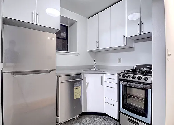 Rented by Urbane Brokerage | media 9