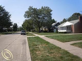 5th image of 20455 Roscommon St