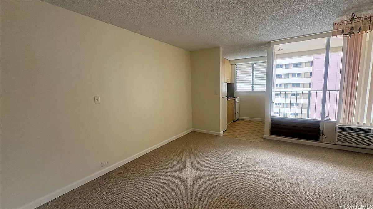 Building Photo - 747 Amana St #1015