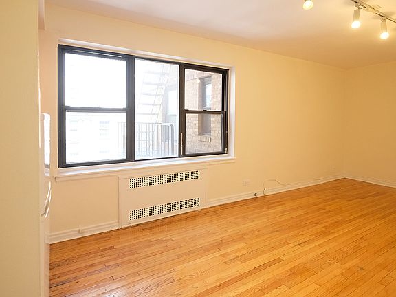 4th image of 70 Clark St APT 4D