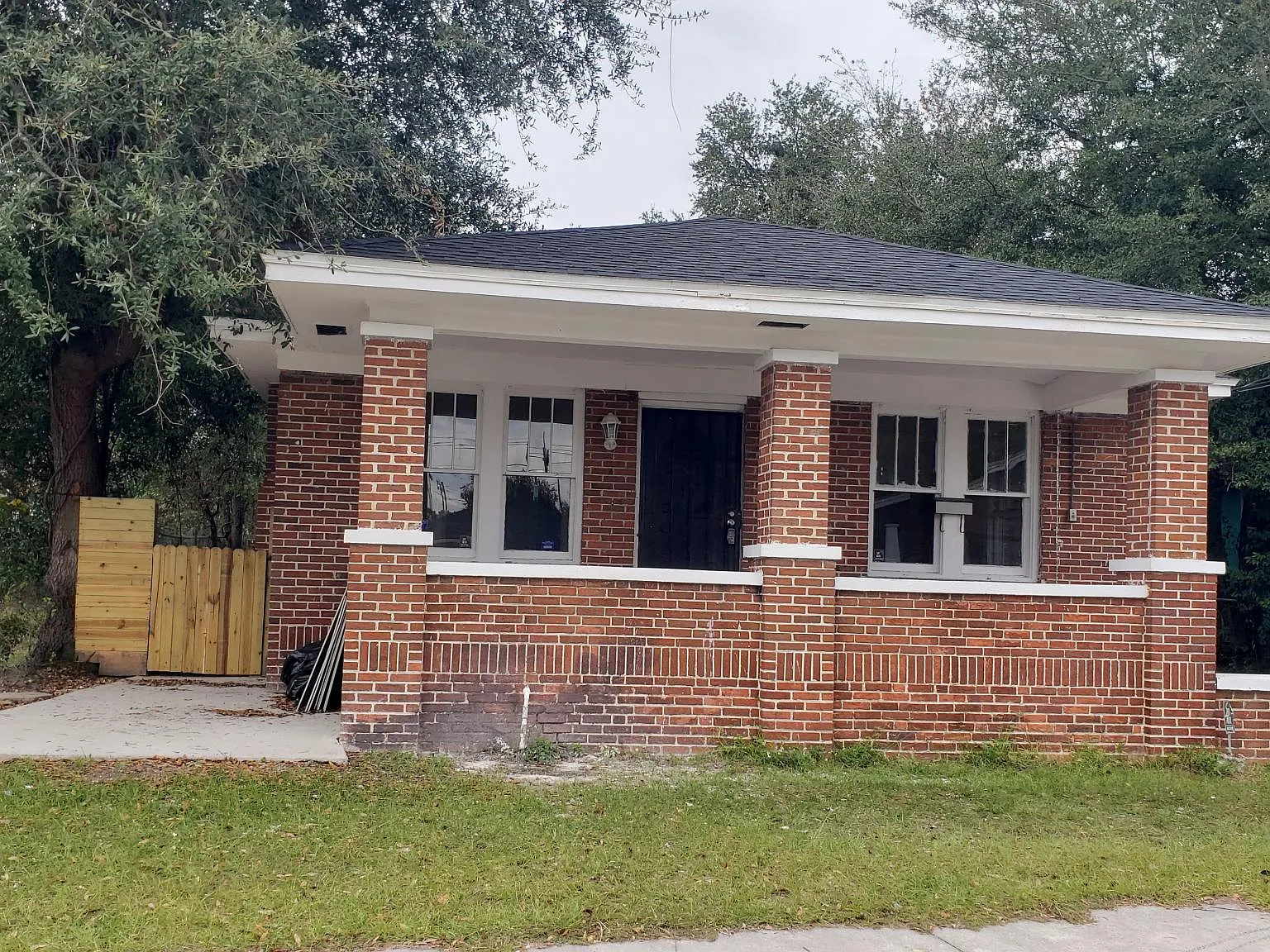 3 bed, 1025 sqft, $1,300 — Photo 1