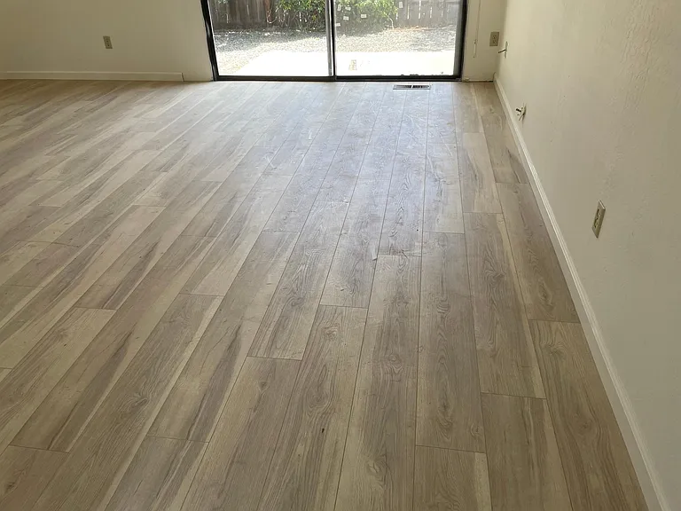 214 N Bayview Ave — Photo 5