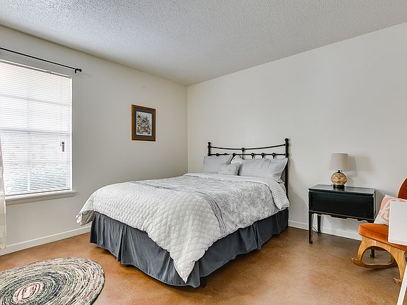 3rd image of 3708 S Douglas Ave #10-156