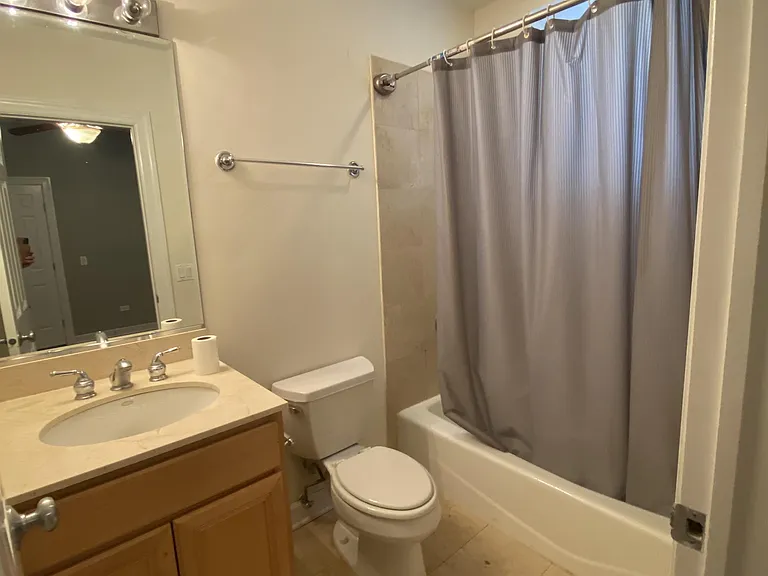 915 W Dakin St — Photo 46