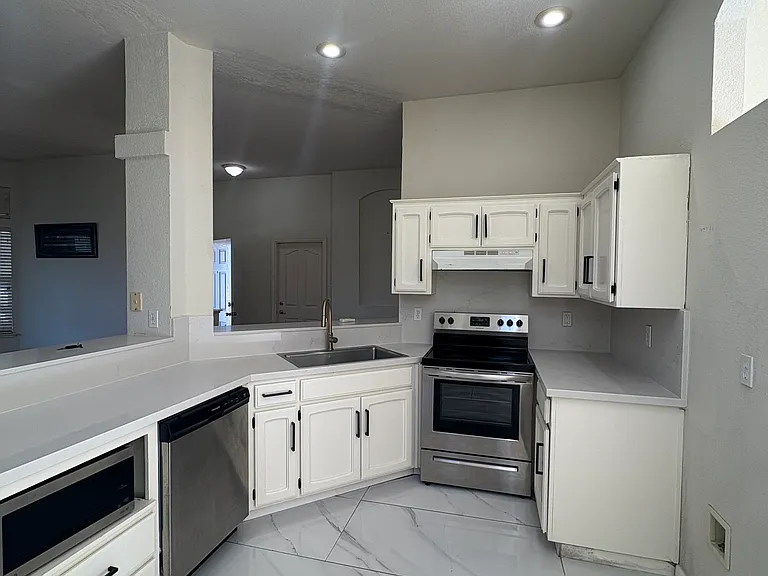 2534 Sunrise Ave — Photo 8