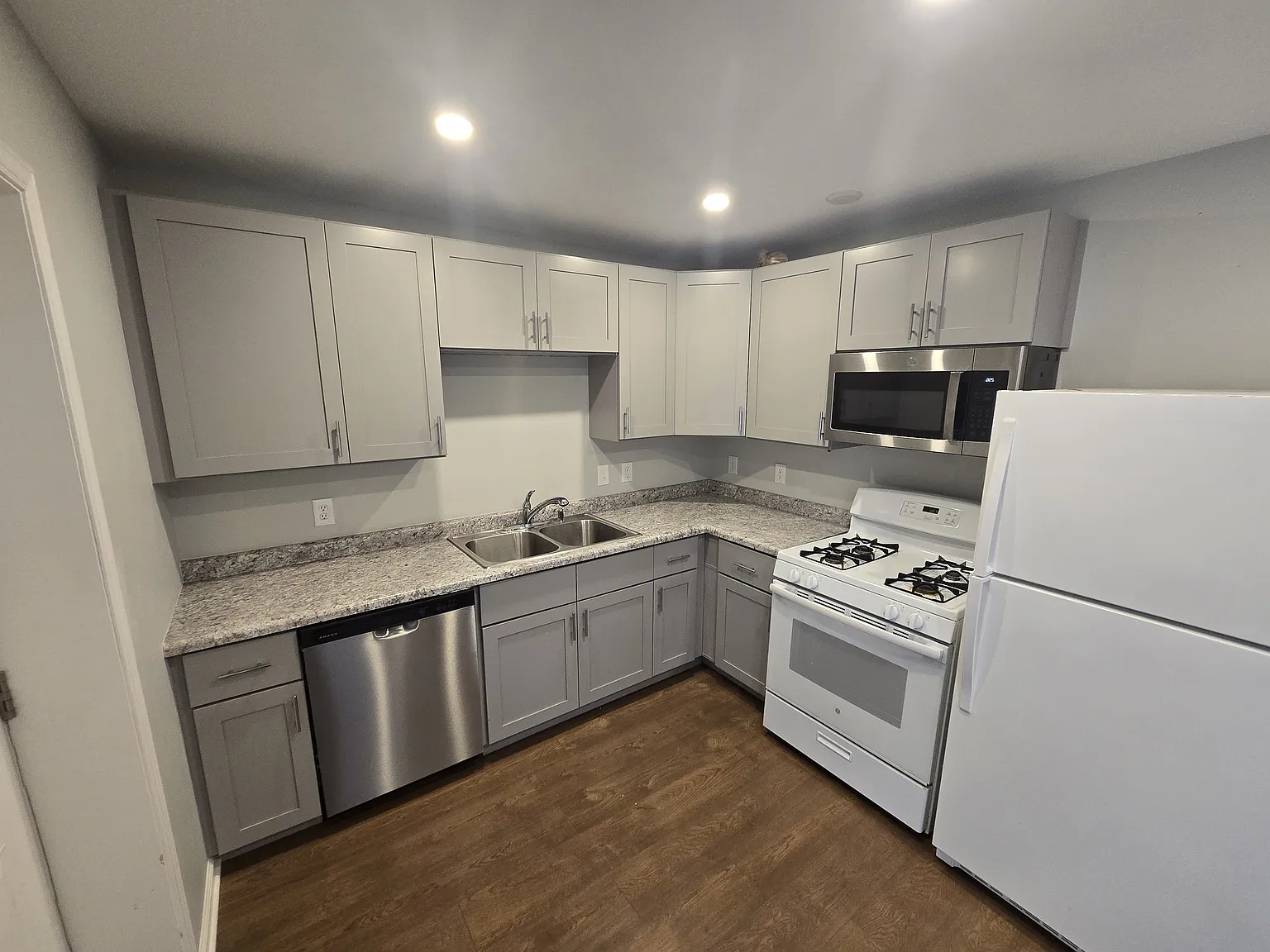 Convenient Rogers St Apartment — Photo 3
