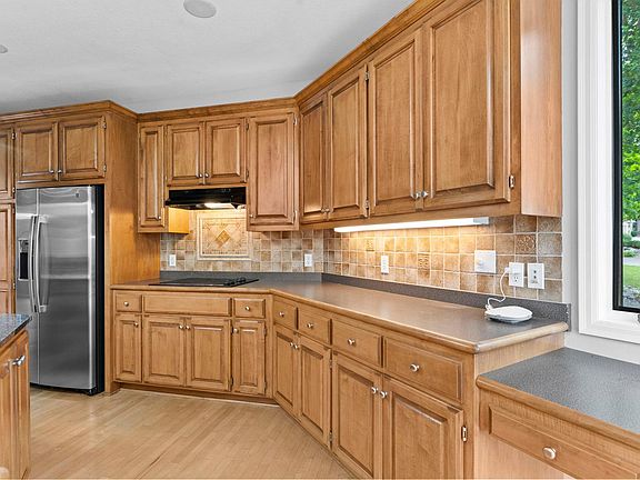 3rd image of 8915 Umbria Pl N