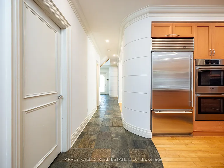 495 Deloraine Ave — Photo 11