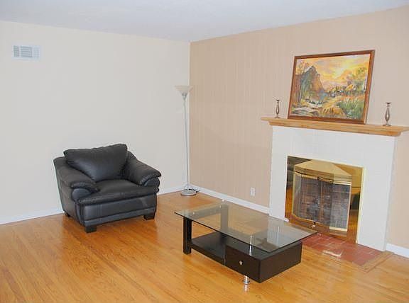5th image of 1646 Claremont Dr