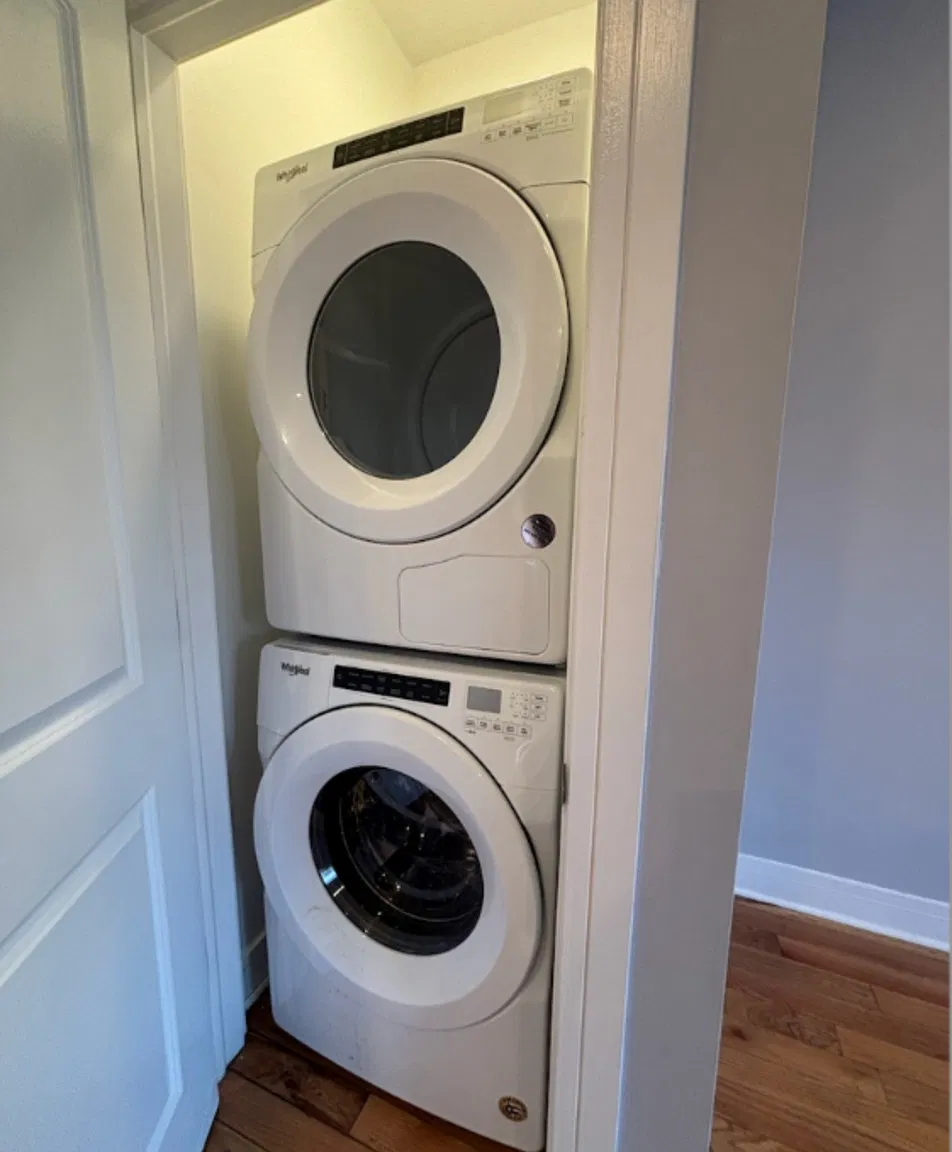 2 bed, 950 sqft, $2,300 — Photo 2