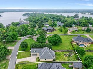 839 Kiowa Dr E, Lake Kiowa, TX 76240