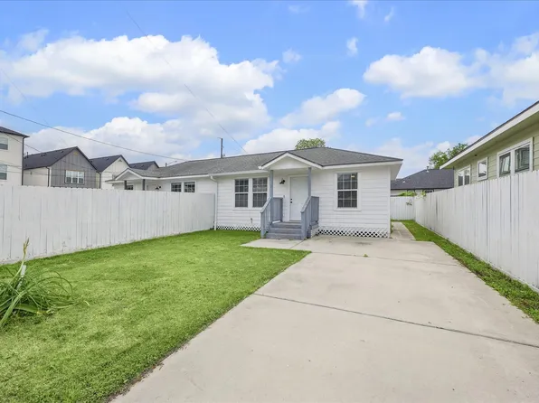 2610 Cochran St #B, Houston, TX 77009