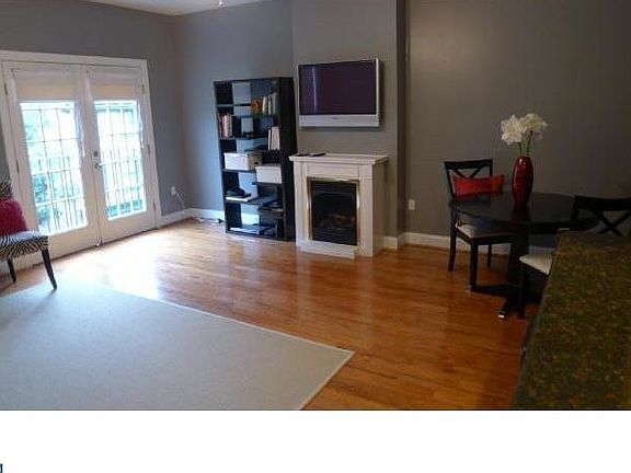 2nd image of 221-23 Race St #6