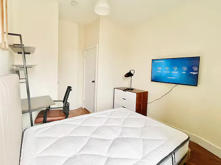 4 bed, 1.5 bath, 1100 sqft, $1,200 — Photo 3