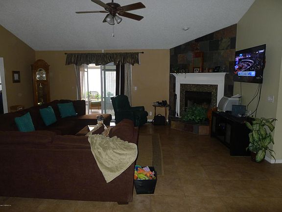 2nd image of 382 Naugatuck Dr