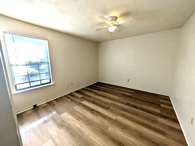 1736 Augustine Pl — Photo 12