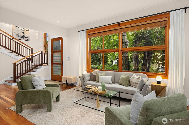4th image of 2223 39th Avenue E